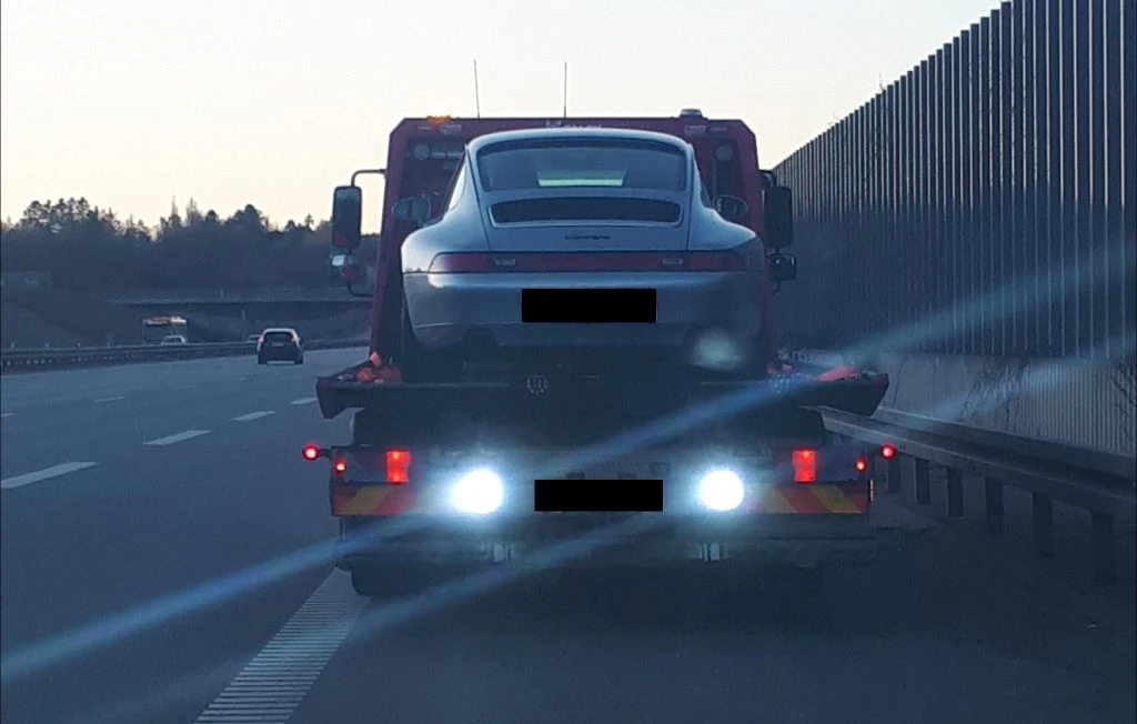 En tur på pizzeria koster bilejer sin Porsche