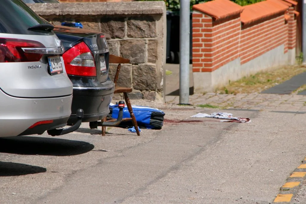 Blodigt drama tirsdag morgen: Mand i livsfare