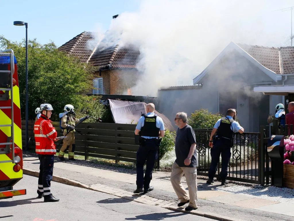 Kraftig brand ved villa på Amager