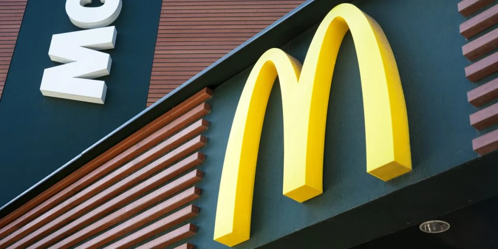 Bøderegn ved McDonalds: Politiet lå på lur