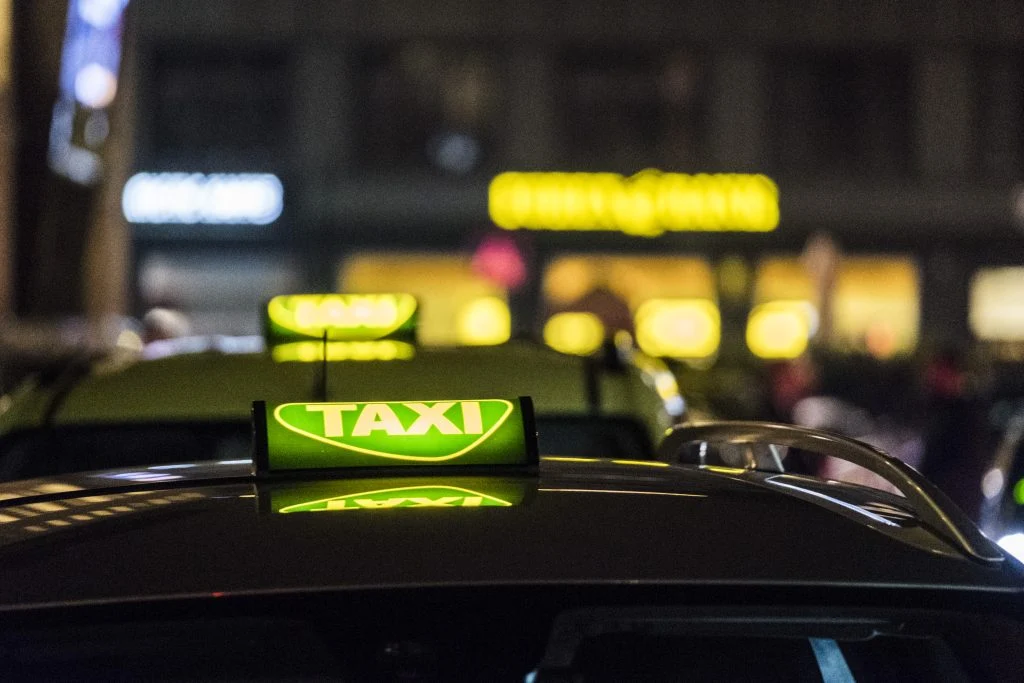 Kendt taxaselskab tiltalt: “Det er en alvorlig sag”