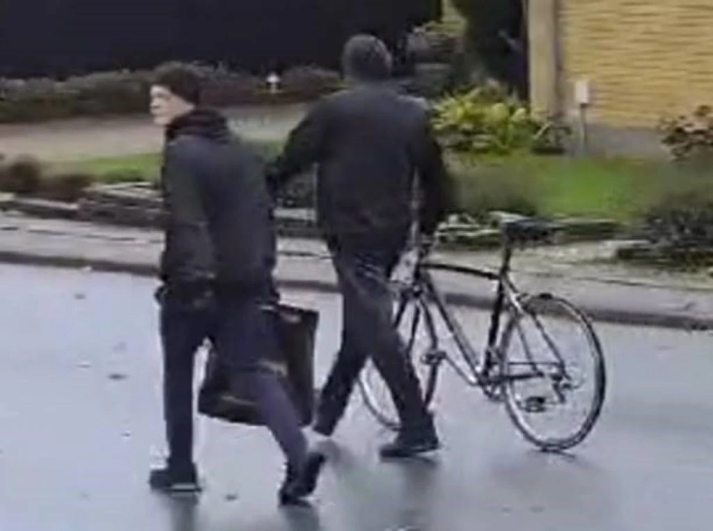 Politiet beder danskerne om hjælp: Har du set disse to mænd?