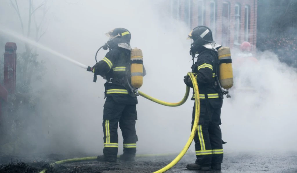 Familie på fire dræbt i brand: Politiet undersøger uhyggelig teori