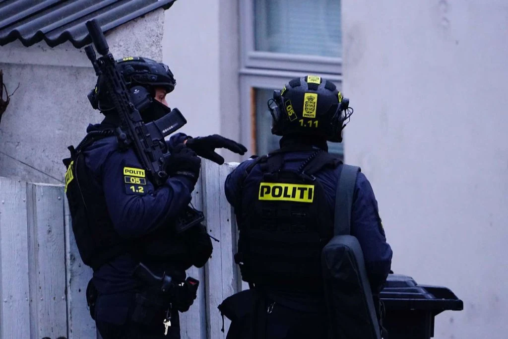 Tungt bevæbnet politi rykkede ud til dansk by: Kort efter tog sagen en alvorlig drejning